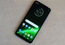 Moto G7 Plus předává recenzi